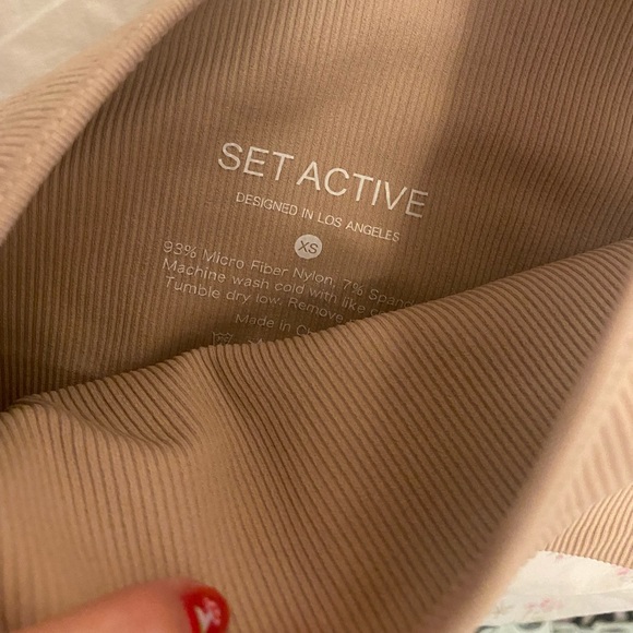 SET ACTIVE off the shoulder ribbed tank - Picture 2 of 2